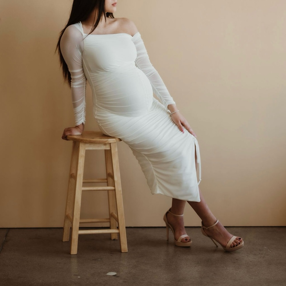 Club L London 
Sweet Dreams White Maternity Asymmetric Ruched Dress US4 / White